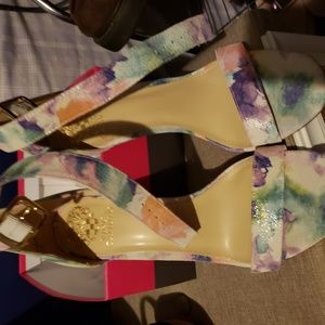 VINCE CAMUTO SANDALS